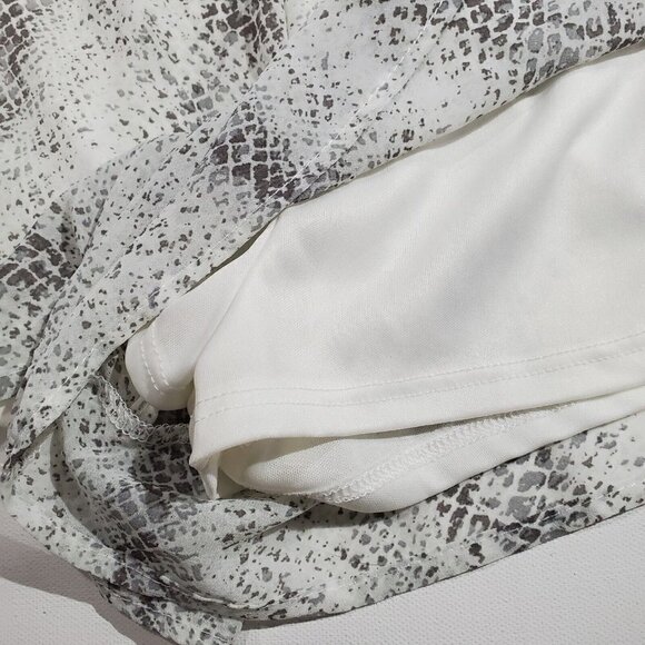 Altar'd State Women's Snakeskin Flowy Long-Sleeved Romper Jumper Size Sm… - Picture 6 of 12